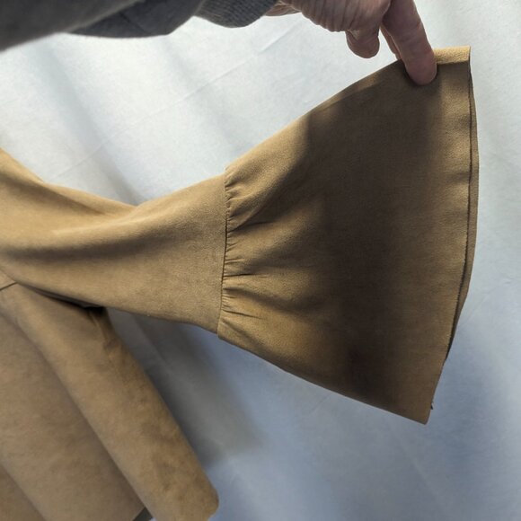 DO + BE Faux Suede Top Size Small Tan - Picture 2 of 14
